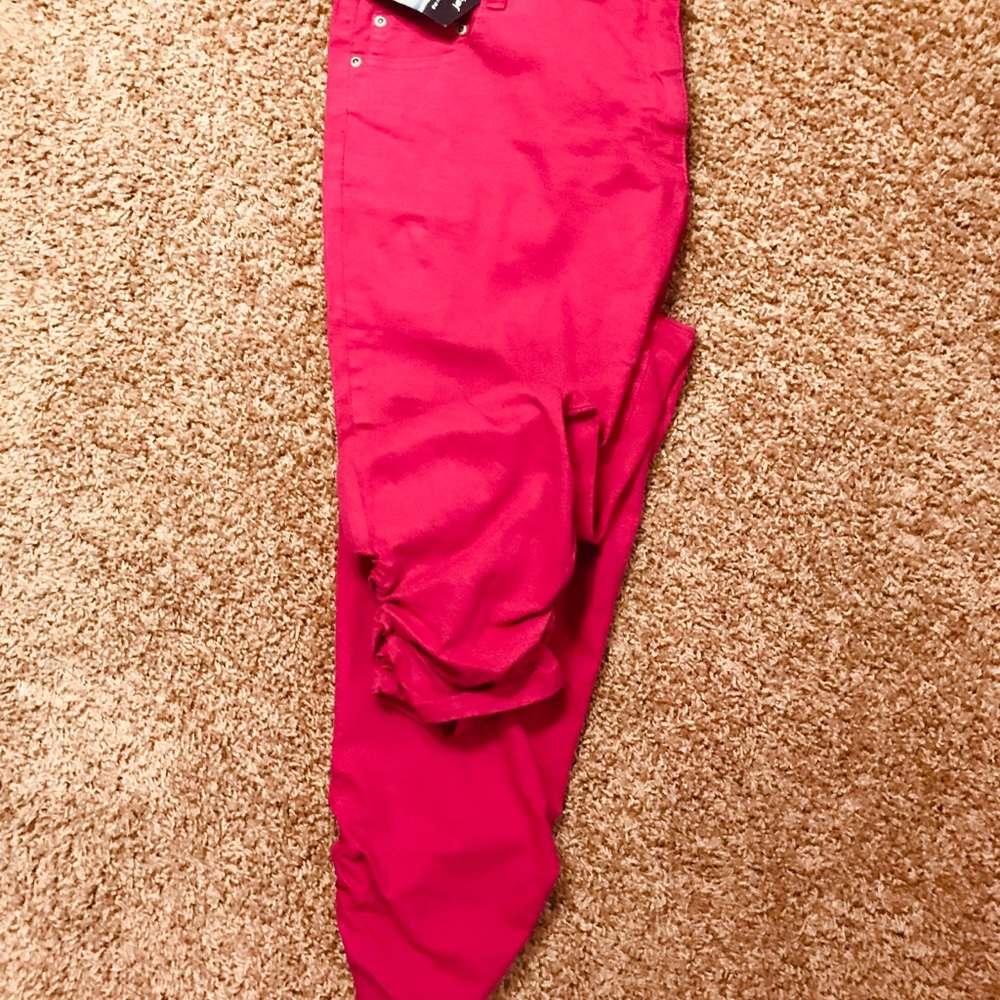 Two piece Capri pants set. - Picture 3 of 8